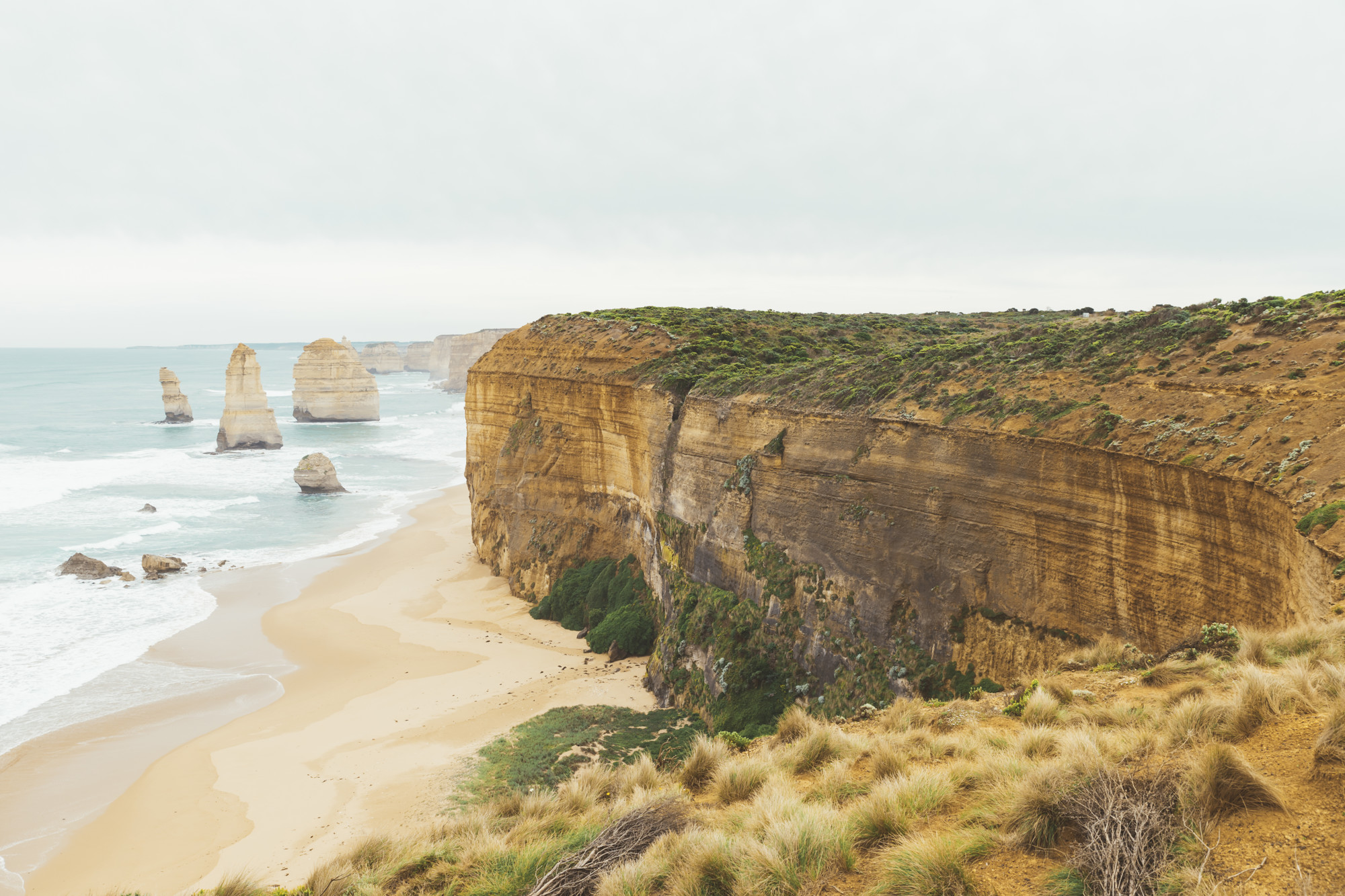 The twelve apostles is the famous place in great ocean road in victoria, australia. Premium Photo